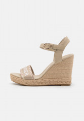 Tommy Hilfiger SEASONAL WEBBING WEDGE High heeled sandals sandalwood SEASONAL WEBBING WEDGE Босоножки на высоком каблуке сандаловое дерево