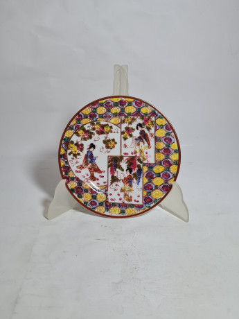 Тарелки сервировочные винтажные в традиционном китайском стиле, в красно-желтых тонах, фарфор, 3 шт., 16.5 см, Китай, 1970-80гг.