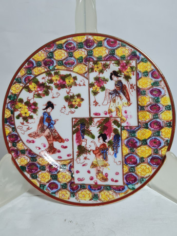 Тарелки сервировочные винтажные в традиционном китайском стиле, в красно-желтых тонах, фарфор, 3 шт., 16.5 см, Китай, 1970-80гг.