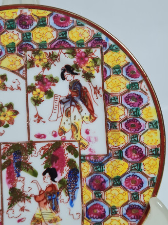 Тарелки сервировочные винтажные в традиционном китайском стиле, в красно-желтых тонах, фарфор, 3 шт., 16.5 см, Китай, 1970-80гг.