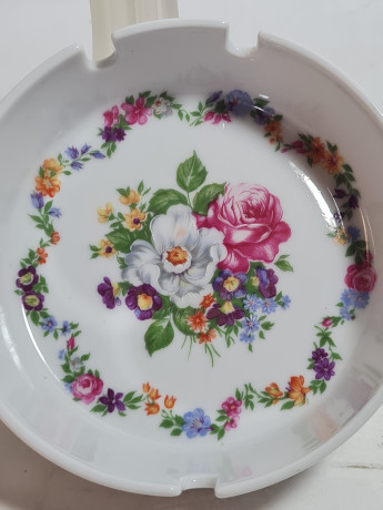 Пепельница винтажная Zsolnay с цветочным декором, фарфор, 11 см, Венгрия, 1970-80гг.