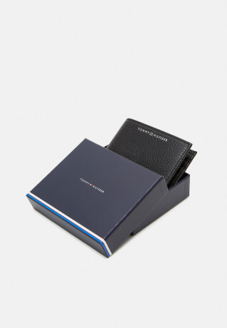 Tommy Hilfiger CENTRAL MINI WALLET UNISEX Wallet black ЦЕНТРАЛЬНЫЙ МИНИ-КОШЕЛЕК УНИСЕКС Бумажник черный