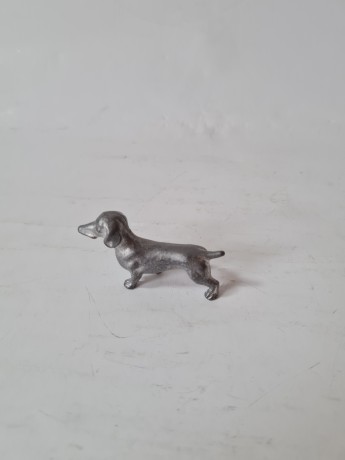 Коллекционная металлическая фигурка собаки "Такса", 3см x 5см, Германия