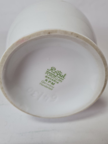 Royal Porzellan Bavaria KPM Белая фарфоровая ваза "Осенние листья", 29 x 9 см , Германия, 1960-70гг.