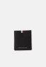 Tommy Hilfiger LEA TRIFOLD UNISEX Wallet black LEA TRIFOLD UNISEX Бумажник черный