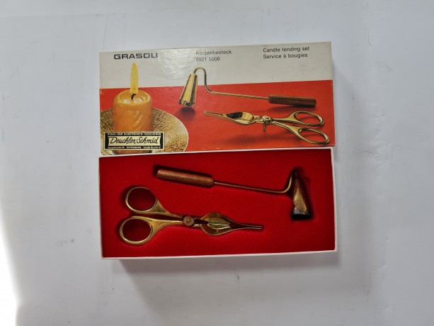 Grasoli Набор для свечей в оригинальной картонной коробке - гасильник для свечей 13см x 5 см, фитильные ножницы 12см x 8см , латунь, Германия, 1960-70гг.