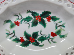 Reutter Овальное блюдо с резным краем "Красные ягоды", 13см x 9,5см, Германия, 1960-70гг.