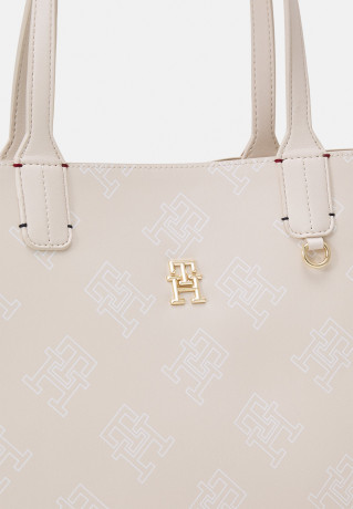 Tommy Hilfiger ICONIC TOTE MONO Tote bag sugarcane ICONIC TOTE MONO Сумка-тоут сахарный тростник