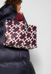 Tommy Hilfiger Monogram Iconic Across body bag corporate mix Monogram Iconic — сумка через плечо корпоративный микс