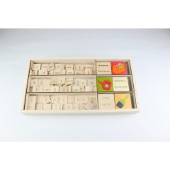 Wortbaukasten Inhalt: 60 Bildplattchen Набор для построения слов Состав: 60 плиток с картинками.