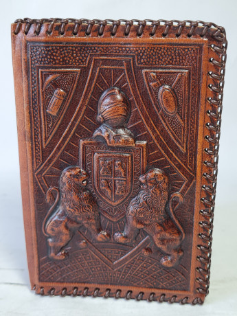 Портмоне винтажное с гербом и двумя львами, натуральная кожа, ручная работа, 13.5 х 9 см, Германия, 1970-80гг.