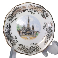 Limoges France Basilique Notre-Dame-du-Rosaire, Лимож Коллекционное блюдце в золоте &quot;Базилика Святого Розария в Лурде&quot;, лиможский фарфор, 9,5 см, Франция 1960г.