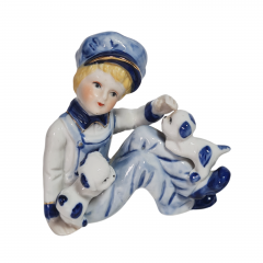Статуэтка винтажная в стиле Рококо &quot;Парень собачками&quot;. фарфор, 11 см, Германия, 1970-80гг.