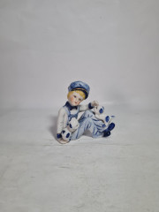Статуэтка винтажная в стиле Рококо &quot;Парень собачками&quot;. фарфор, 11 см, Германия, 1970-80гг.