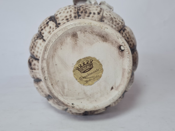 Capodimonte Italy Бело-черная фарфоровая ваза с цветочным фактурным декором "Красная роза", 19,5 x 13 см, Италия, 1960-70гг.