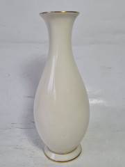 Ваза винтажная Royal KPM Bavaria с цветочным декором, фарфор, средняя, 19.5 см, Германия, 1970-80гг.