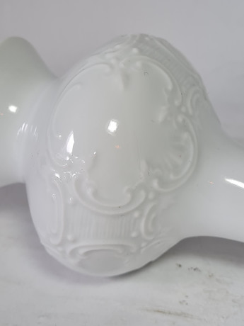 Ваза винтажная Royal Bavaria Im Stil, белый фарфор с фактурным декором, 17 x 8 см, Германия, 1960-70гг.