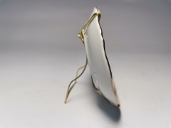 Блюдце винтажное коллекционное Limoges France &quot;Явление Богоматери Лурдской&quot;, фарфор, позолоченный держатель, 9 см, Франция, 1960 год