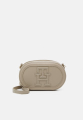 Tommy Hilfiger TIMELESS CAMERA BAG DEBOSS Across body bag beige TIMELESS CAMERA BAG DEBOSS Сумка через плечо бежевый
