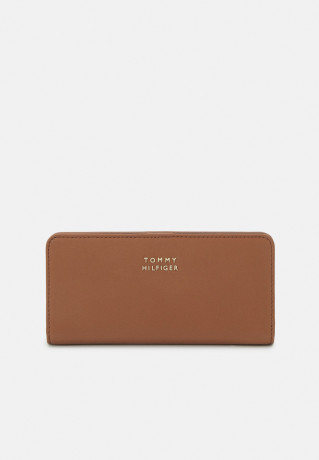 Tommy Hilfiger CASUAL CHIC LARGE WALLET Wallet cognac БОЛЬШОЙ КОШЕЛЕК CASUAL CHIC Бумажник коньяк