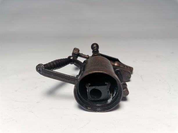 Playme, Плейми Винтажная бронзовая миниатюра газовая паяльная лампа, точилка для карандаша, 6,5см, Испания 1970г.