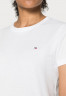 Tommy Hilfiger HERITAGE CREW NECK TEE Basic T-shirt classic white ФУТБОЛКА HERITAGE CREW NECK Базовая футболка классический белый
