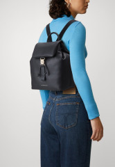 Tommy Hilfiger CONTEMPORARY BACKPACK Rucksack black СОВРЕМЕННЫЙ РЮКЗАК Рюкзак черный