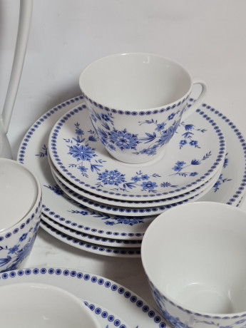 Набор для чая с синим растительным декором Seltmann Weiden Bavaria винтажный, чайное трио, 4 штуки, фарфор, Германия, 1960-70гг.