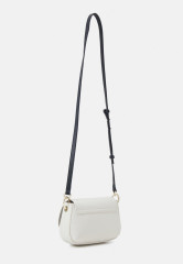 Tommy Hilfiger EMBLEM FLAP CROSSOVER Across body bag off-white EMBLEM FLAP CROSSOVER Сумка через плечо от белого