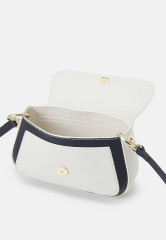 Tommy Hilfiger EMBLEM FLAP CROSSOVER Across body bag off-white EMBLEM FLAP CROSSOVER Сумка через плечо от белого