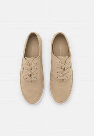Tommy Hilfiger ESSENTIAL KESHA LACE Trainers sandalwood ESSENTIAL KESHA LACE Кроссовки сандаловое дерево