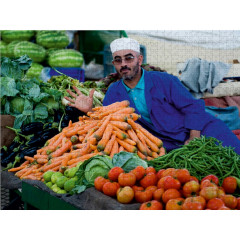 CALVENDO Puzzle CALVENDO Puzzle Dieser Handler auf dem Markt in Agadir liebt seine Ware. Головоломка CALVENDO Puzzle Этот торговец на рынке Агадира любит свои товары.