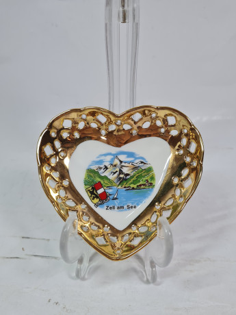 Тарелка декоративная винтажная RZ Austria в форме сердца с изображением Целль-ам-Зее, позолоченный ободок, фарфор, 10 х 9 см, Австрия, 1960-70гг.