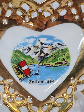 Тарелка декоративная винтажная RZ Austria в форме сердца с изображением Целль-ам-Зее, позолоченный ободок, фарфор, 10 х 9 см, Австрия, 1960-70гг.