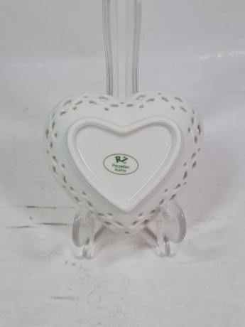 Тарелка декоративная винтажная RZ Austria в форме сердца с изображением Целль-ам-Зее, позолоченный ободок, фарфор, 10 х 9 см, Австрия, 1960-70гг.