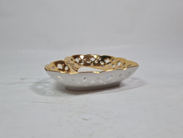 Тарелка декоративная винтажная RZ Austria в форме сердца с изображением Целль-ам-Зее, позолоченный ободок, фарфор, 10 х 9 см, Австрия, 1960-70гг.