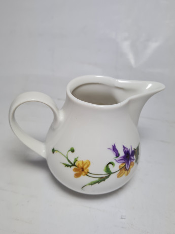 Hennenberg Porzellan Фарфоровый молочник "Желто-фиолетовые цветы", 7,5 x 10 см, Германия, 1960-70гг.