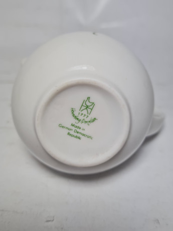 Hennenberg Porzellan Фарфоровый молочник "Желто-фиолетовые цветы", 7,5 x 10 см, Германия, 1960-70гг.