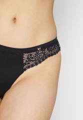 Tommy Hilfiger THONG Thong black ТОНГ стринги черный