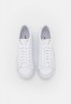 Nike Sportswear W BLAZER LOW PLATFORM Sneaker low white/black W BLAZER LOW PLATFORM Низкие кроссовки женские белый черный