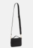 Tommy Hilfiger CHIC CROSSOVER Across body bag black CHIC CROSSOVER Сумка через плечо черный