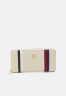 Tommy Hilfiger EMBLEM Wallet sugarcane ЭМБЛЕМА кошелек сахарный тростник
