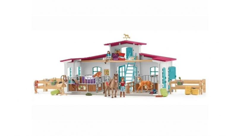 Schleich Horse Club 42567 Игровой набор "Уютный конный двор", ферма с лошадьми и аксессуарами, более 50 элементов, фигурки, конюшня, от 5 лет, Германия