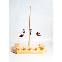 Holzspielzeug Display zur Prasentation von Kletterfiguren Витрина из деревянных игрушек для презентации альпинистских фигурок