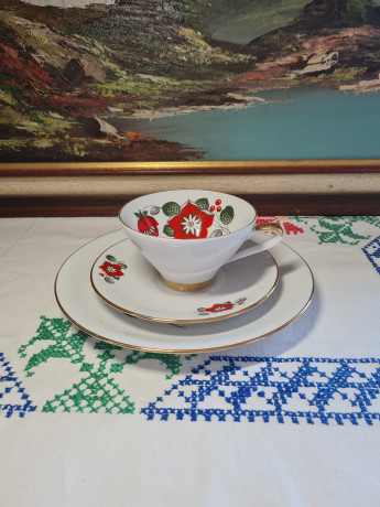 Seltman Weiden Bavaria Чайное трио "Красные цветы", позолоченный ободок, фарфор, Германия, 1960-70гг.