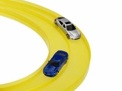 Theo Klein Michelin Service Parkhaus mit 4 Ebenen Парковка с сервисом Michelin, 4 уровня.