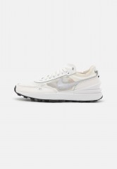 Nike Sportswear W WAFFLE ONE ESS Sneaker low summit white/metallic silver/sail/black W WAFFLE ONE ESS кроссовки женские низкие вершина белый/серебристый металлик/парус/черный