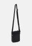 Tommy Hilfiger ELEVATED MINI UNISEX REPORTER Across body bag black ELEVATED MINI UNISEX REPORTER Сумка через плечо черный