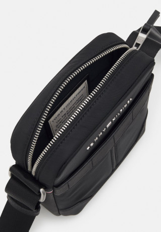 Tommy Hilfiger ELEVATED MINI UNISEX REPORTER Across body bag black ELEVATED MINI UNISEX REPORTER Сумка через плечо черный