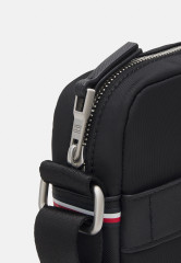 Tommy Hilfiger ELEVATED MINI UNISEX REPORTER Across body bag black ELEVATED MINI UNISEX REPORTER Сумка через плечо черный